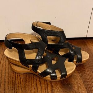 Dansko Tempest Women's Black Leather Wedge Sandals Size 7.5